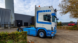 20251019-Tom-Holding-00501